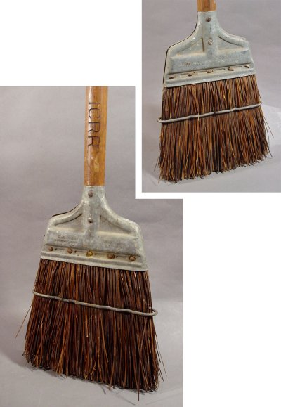 画像1: 1910-30's "Illinois Central Railroad" Long Broom w/Scraper