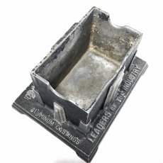 画像7: 1920-30's Art Deco ★SKYSCRAPER★  Cast Aluminum Ashtray (7)