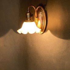 画像2: 1920's "Ruffle Shade" Oval Base Brass Sconce (2)