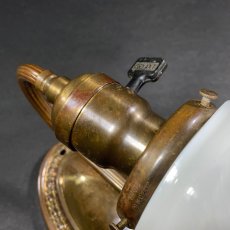 画像5: 1920's "Ruffle Shade" Oval Base Brass Sconce (5)