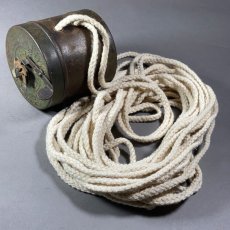 画像4: 1910-20's "DUSTLESS" Wood Handle Clothes-Line Reel (4)