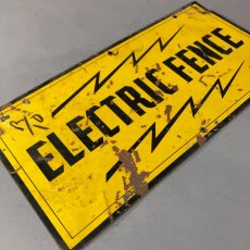 画像1: 1950's Rusty ⚡️ELECTRIC FENCE⚡️ Tin Sign (1)