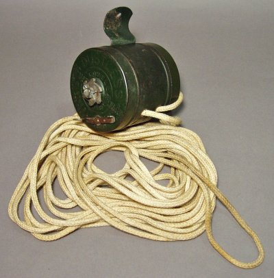 画像3: 1910-20's Wood Handle "Clothes-Line" Reel