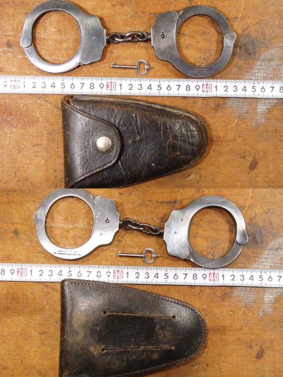 画像1: 1930-40's Police Officer's "Handcuffs" w/Leather Case