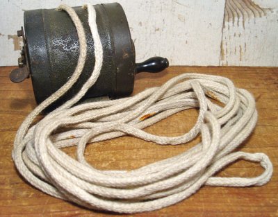 画像3: 1910-20's Wood Handle "Clothes-Line" Reel