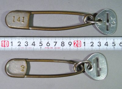 画像2: 1930's "KEY TAG" Big Laundry Pins