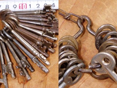 画像2: Early 1900's "Lot of 18" Skeleton Keys w/Chain