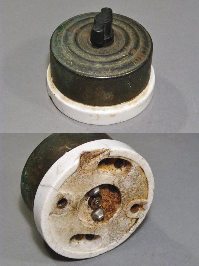 画像1: 1910-20’s Porcelain Base "DIRTY" Turn Switch